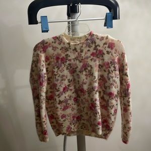 Warm sweater with floral design